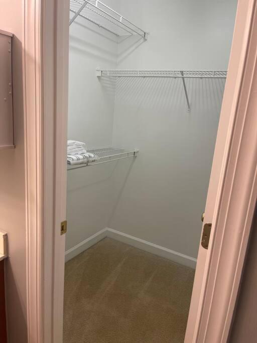 Simple Elegant Townhouse Dt Raleigh Ncsu Apartment Exterior photo