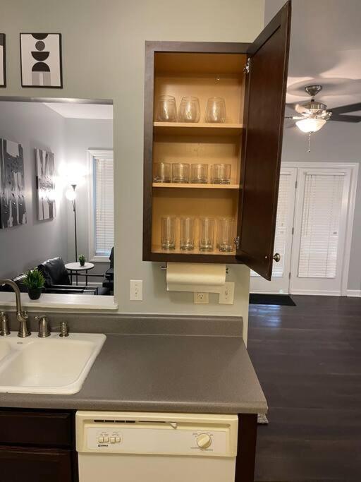 Simple Elegant Townhouse Dt Raleigh Ncsu Apartment Exterior photo