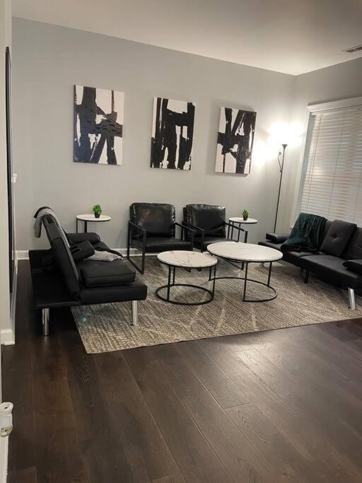 Simple Elegant Townhouse Dt Raleigh Ncsu Apartment Exterior photo