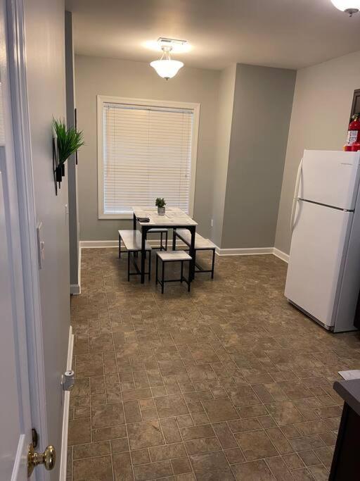 Simple Elegant Townhouse Dt Raleigh Ncsu Apartment Exterior photo