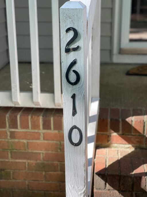 Simple Elegant Townhouse Dt Raleigh Ncsu Apartment Exterior photo