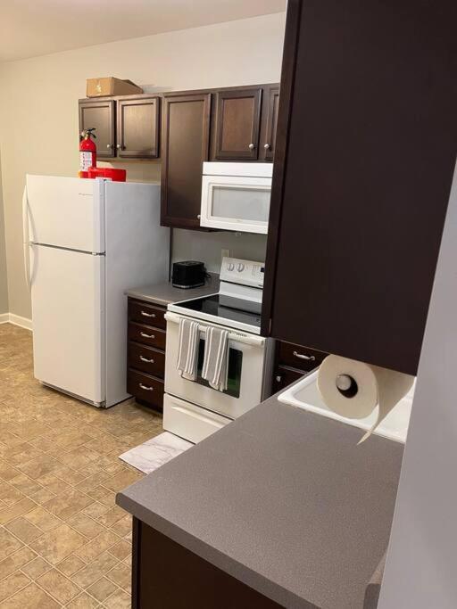 Simple Elegant Townhouse Dt Raleigh Ncsu Apartment Exterior photo